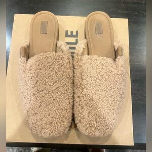 UGG Tan Slippers Plush Sheepskin Comfort Sz 9